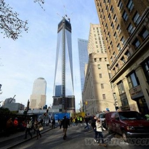 美国新世贸中心“封顶”后 将称霸纽约天空