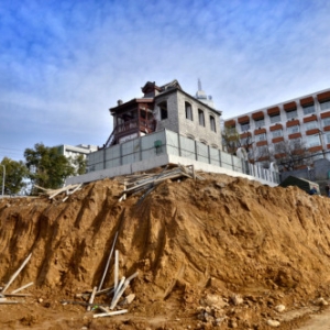 济南:回应老建筑被挖成“孤岛”——保护修缮中