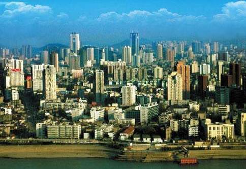 某城市有5000万人口_谁会是中国5000万人口第一城(2)
