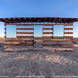 ɳĮݣA Disappearing Cabin of Mirrors