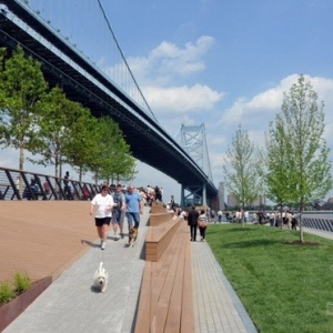 德瓦拉河岸码头景观