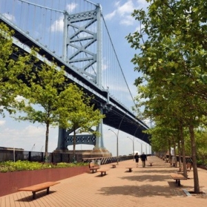 德瓦拉河岸码头景观