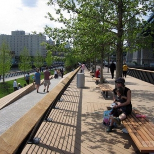 德瓦拉河岸码头景观