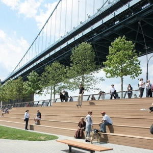 德瓦拉河岸码头景观