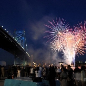 德瓦拉河岸码头景观