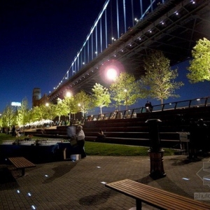 德瓦拉河岸码头景观