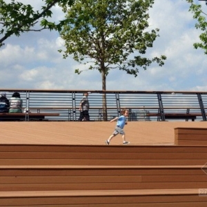 德瓦拉河岸码头景观