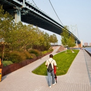 德瓦拉河岸码头景观