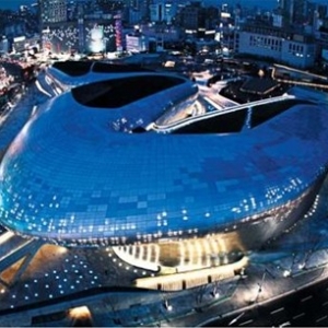韩世界上最大非标准建筑首尔东大门设计广场即将开放 夜间像飞碟