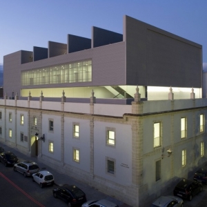 ʥǸ¾ԺNew Theatre in Santa Maria Port