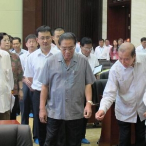老挝革命党总书记、国家主席朱马里莅临中国建筑承建的援老挝国际会议中心项目视察指导
