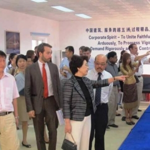 2012年亚欧首脑峰会与会国驻老挝大使参观中国建筑承建的援老挝国际会议中心项目