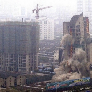 时评:短命建筑有“硬伤”更有“软肋”