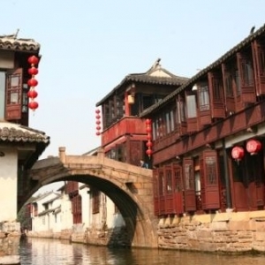 时评:中国建筑缺乏中国气派