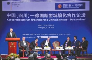 时评:让孩子有场地踢球