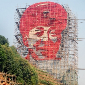 巨型雷锋头像艺术雕像亮相雷锋故乡