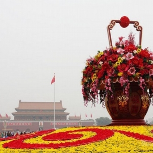 2013年国庆主题“祝福祖国”花坛完成施工