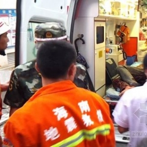 ���ڹ��ط����ֹ�׹���¹� һ���˱���������Σ