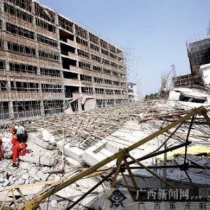 ����һ��8��Υ����¥ʩ���е���