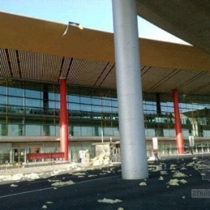 ������T3��վ¥�ݶ���ǿ�紵��