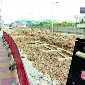 ��·ʩ�����˸�¥�ػ�? Ȫ�ݱ�ˮ��ҵ����ֹʩ��