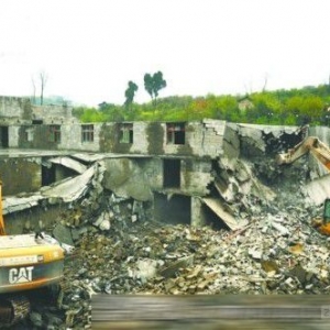 ������ǿ�в������200��Ԫ��Υ����¥����