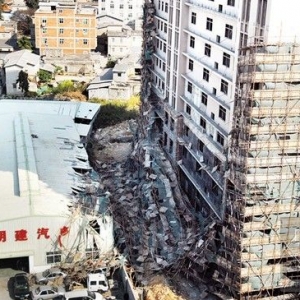 Ȫ�ݣ�20�׸߽��ּ�ͻȻ����̮�� ���������޽γ�������