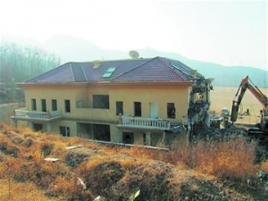 ��ɽ�ղ�Υ������ ��˽������������ǿ��