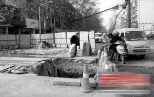 �����������ϰ���Ҳû������·����ʩ����Ա�߹���