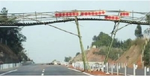 �����Ƹ��ٹ�·��ʱ���������Ӵ ʩ��������