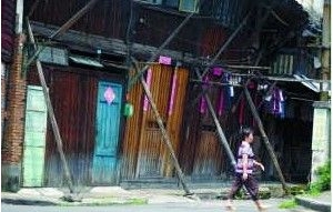 �����ݵ�һ��¥��4����ľ֧�š�¥���ᡱ