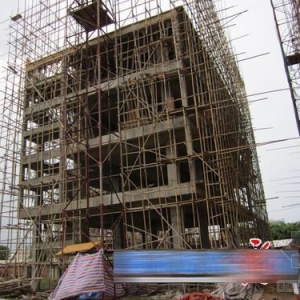 ���ڡ�ͣ��Υ������������Ҿ� һŮ��׹������