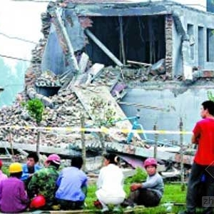 ����ͨ���ڽ�����¥̮��7�˱���[ͼ]