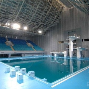 ����Ӣ����Ӿ���ڵ���ˮ�أ�8��2