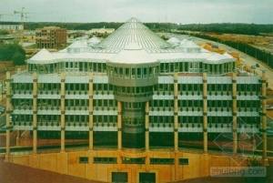 1986�������ȿ˽��������ߣ����ظ���¡���ķ��Gottfried Boehm��