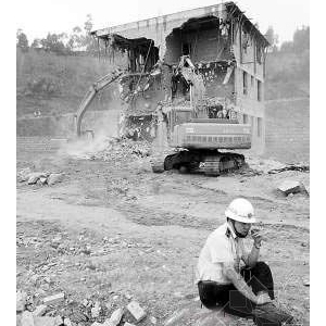 ��Ȫ·���ɻ�¥����ǿ�� ���Υ�½���