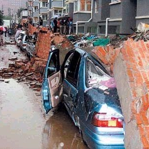 ���׹���ΧǽͻȻ���� �˽γ��⡰�𶥡�