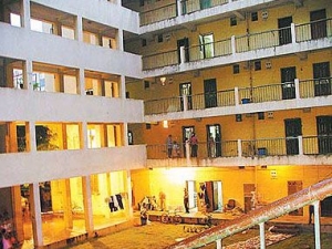 �����ػ�԰������¥ͻ��Σ�� ǧ�˽�����ɢ