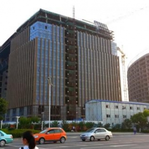 华泰证券总部大楼已出外立面 预计6月竣工