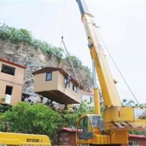史上最奇葩违建:悬崖上建吊脚楼 用来开旅馆