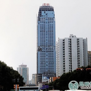 登顶昆明第一高楼 乘电梯如坐飞机