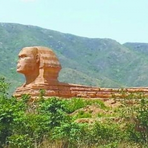 石家庄山寨狮身人面像造价50亿元 水泥浇筑而成