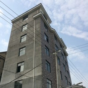 淳安:贴着停建通知书顶风修盖的“地标性违建”