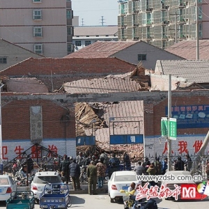 唐山一正在施工的库房坍塌 6人受伤住院