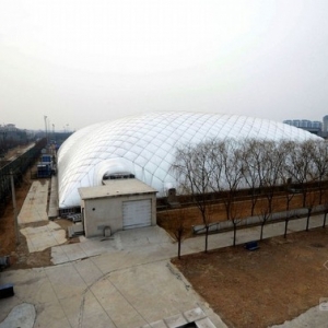 北京一学校花费3千万建“防霾”建筑 酷似水立方