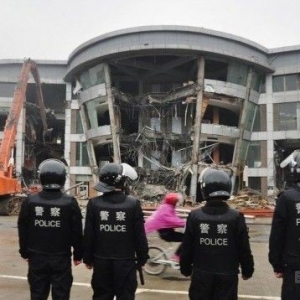 宁波违建近“万平米”豪华会所被强制拆除
