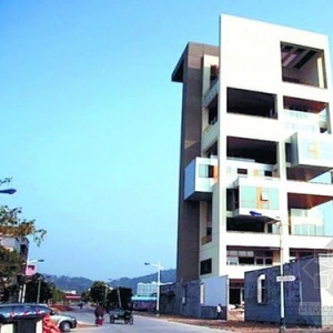村民自建“抽屉楼”透明楼梯 网友称“国际范”