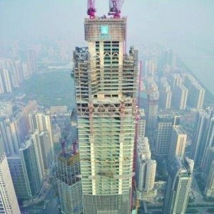 广州东塔接近400米 计划2015年封顶