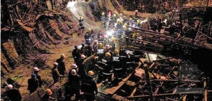 宁波在建羽毛球馆坍塌2死8伤 疑与停电有关