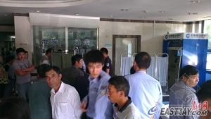 �Ϻ�ĳ���ط����߿�׹���¹�һ����